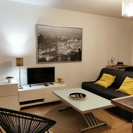 Appartement Centre Reims Cathédrale avec balcon Extérieur photo